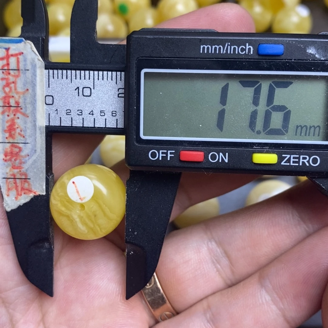 琥珀未镶嵌裸石17.6x13.9微粉墩子
