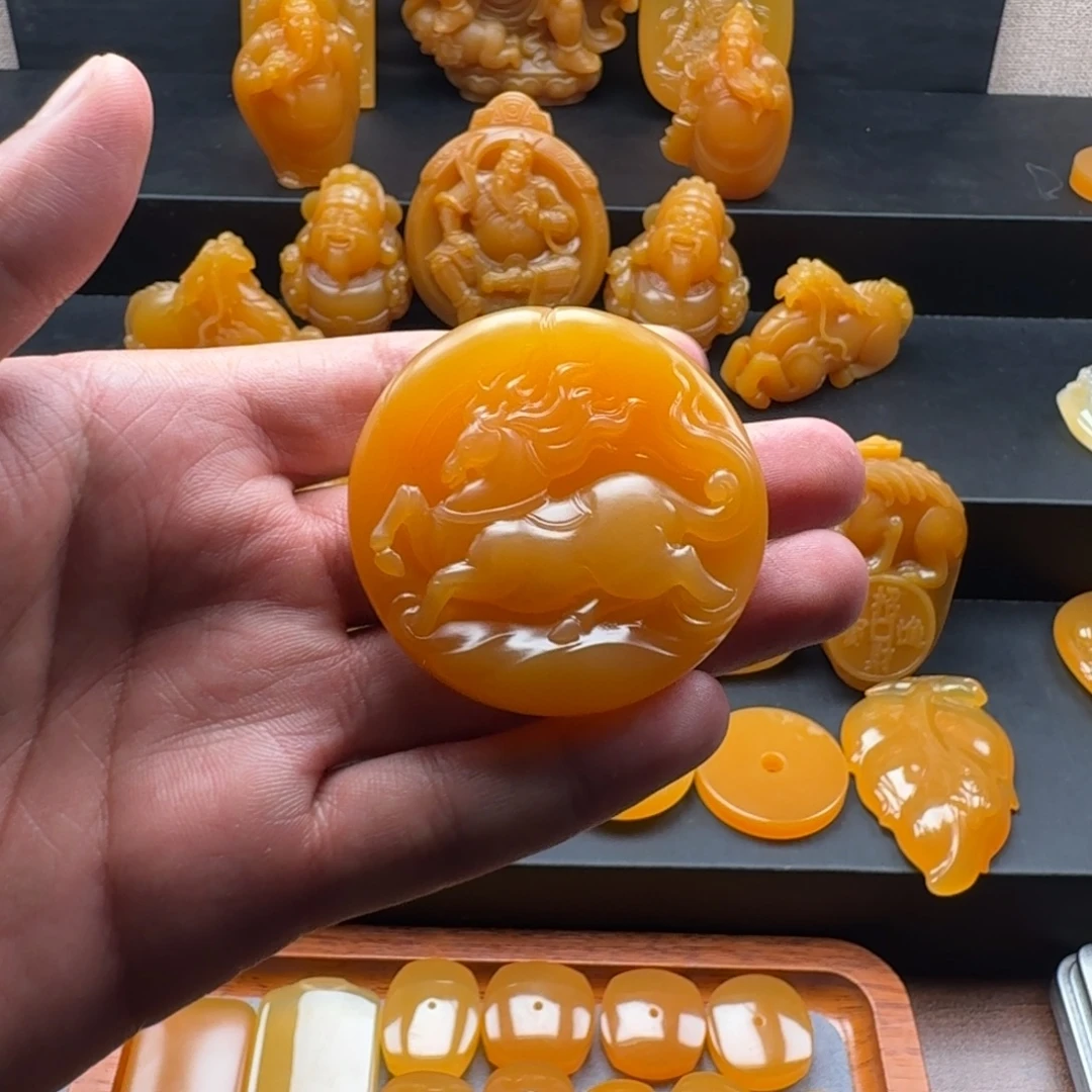 石英质玉（黄龙玉）合金颈饰