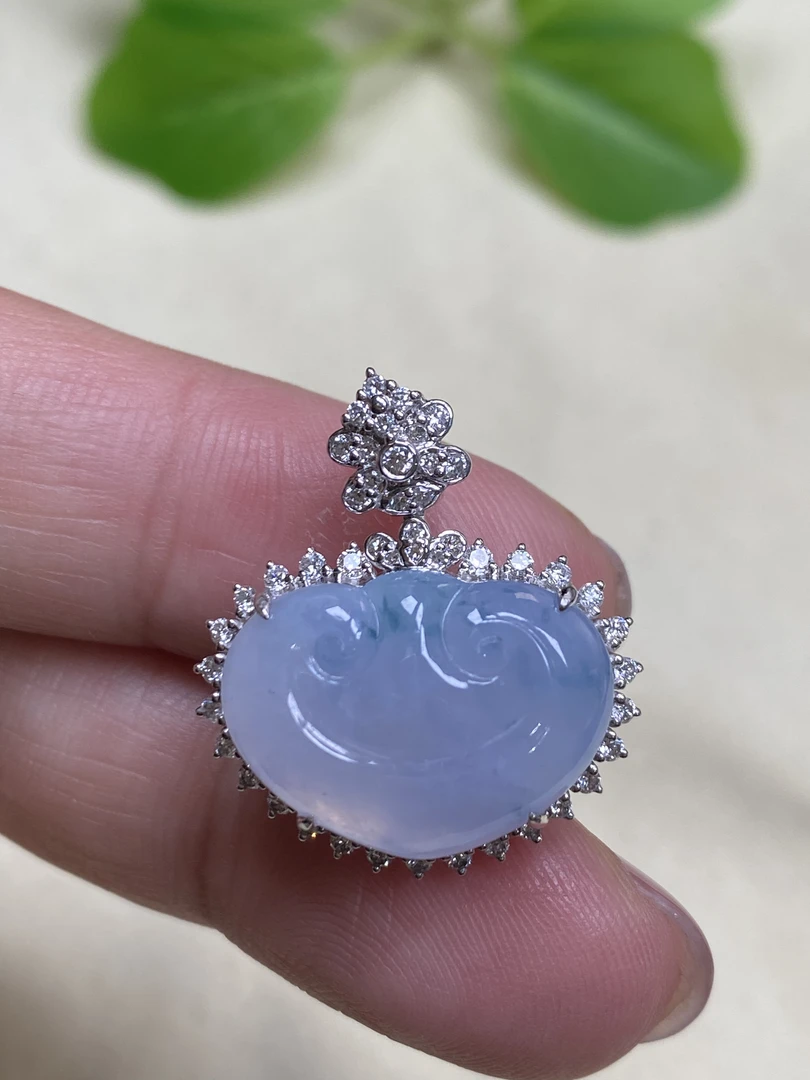 18k金镶嵌天然缅甸翡翠如意