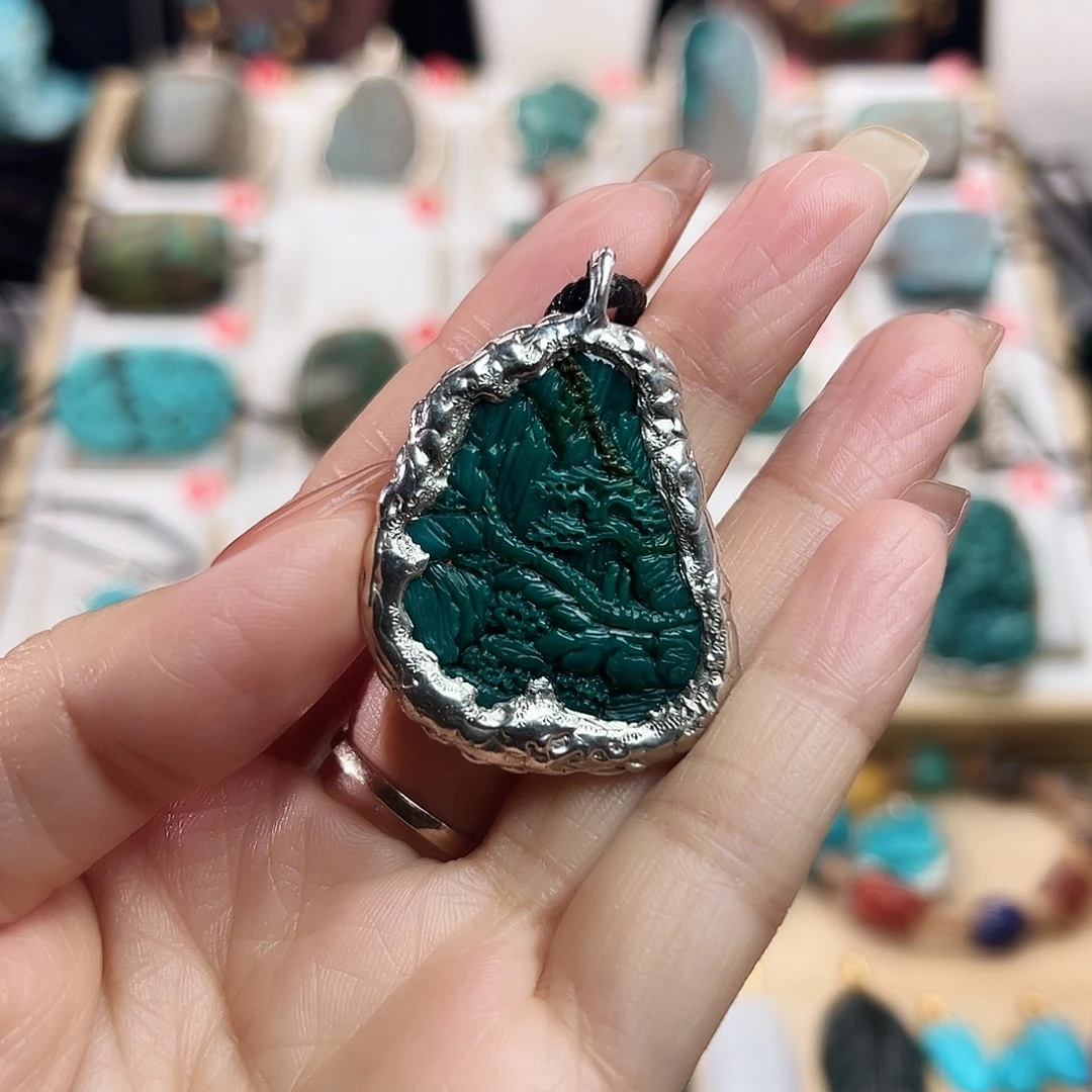 绿松石未镶嵌颈饰