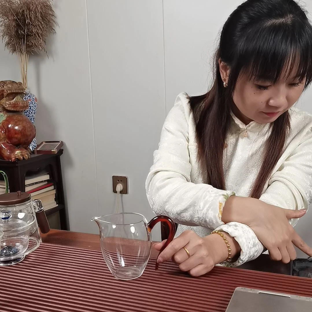 手柄款高硼硅玻璃微瑕公道杯