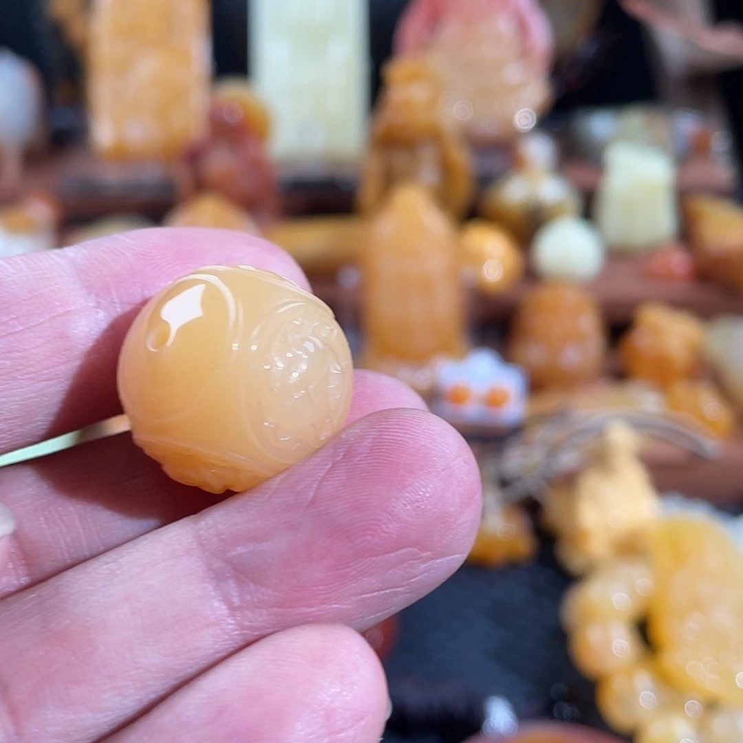 石英质玉（黄龙玉）未镶嵌颈饰