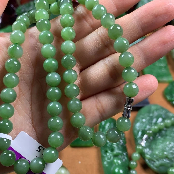 和田玉未镶嵌颈饰阳****地