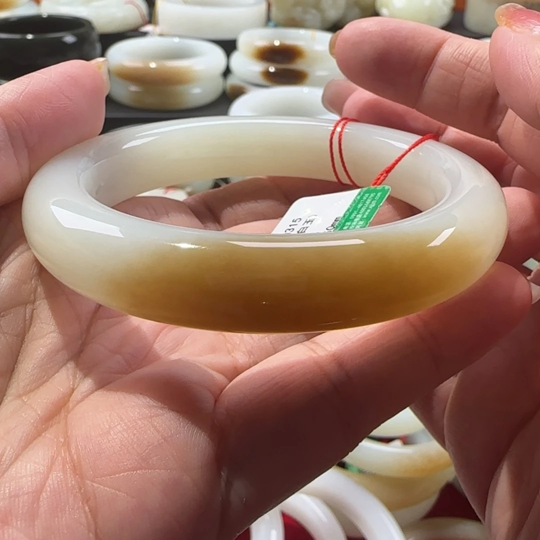 和田玉手镯未镶嵌