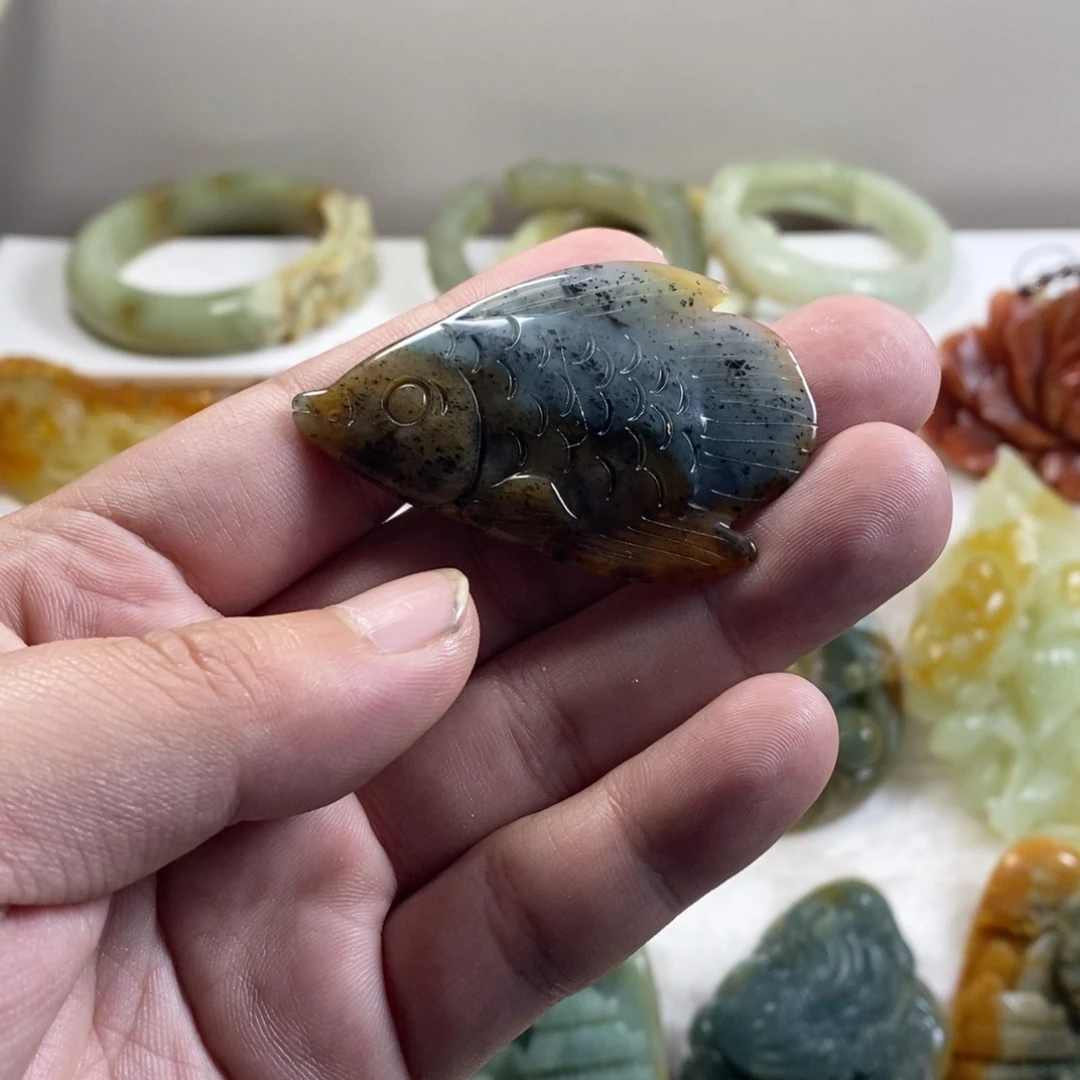 蛇纹石玉未镶嵌颈饰