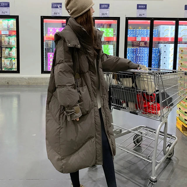 2025年冬季女式超好看灰色长款羽绒服新款今年流行的宽松加厚白色