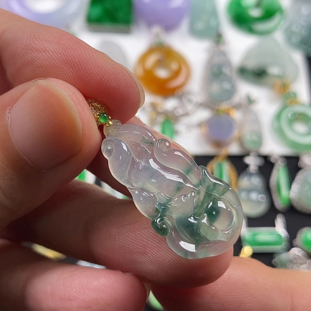 翡翠18K金镶嵌颈饰翡翠