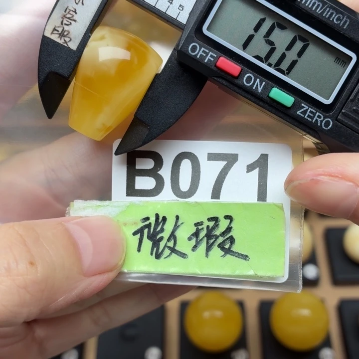 大***子蜜蜡未镶嵌裸石蜜蜡三通