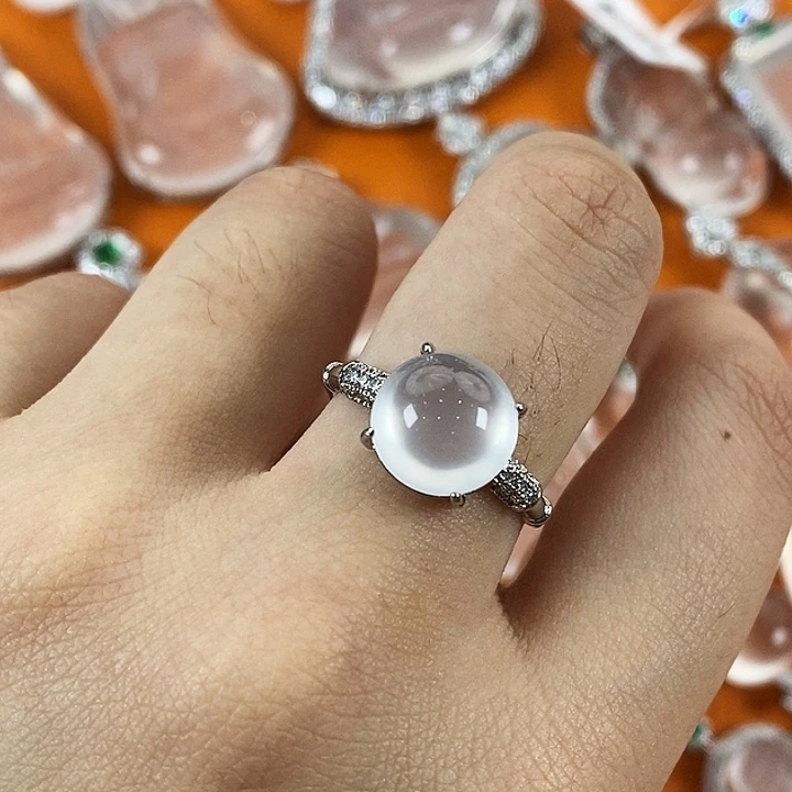 石英质玉未镶嵌颈饰