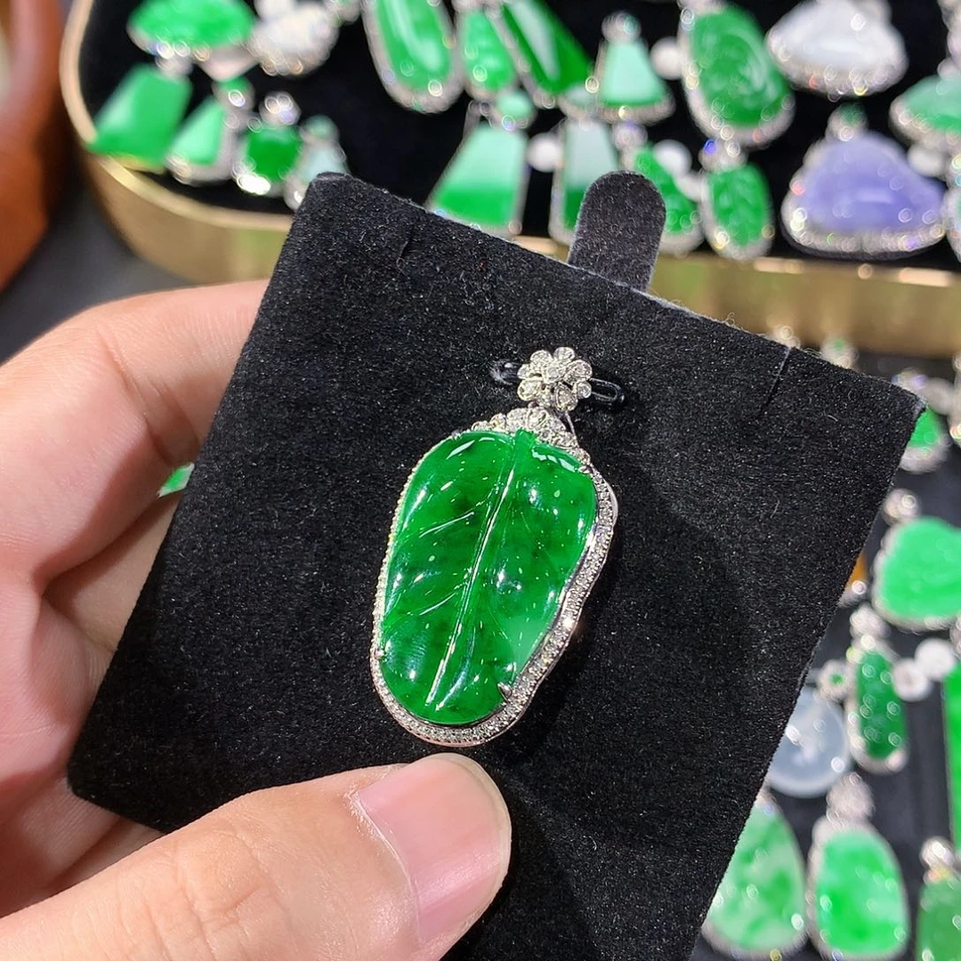 翡翠18K金镶嵌颈饰