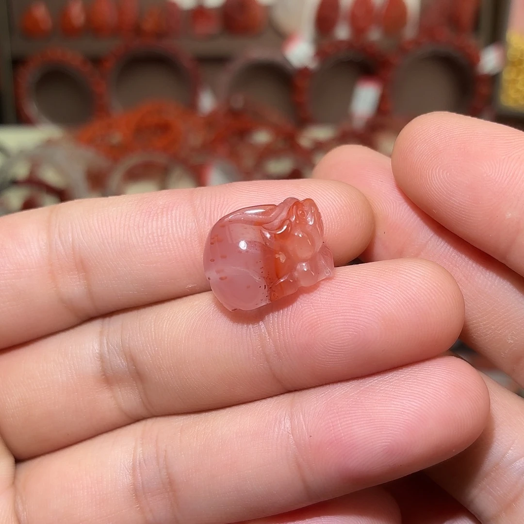 南红玛瑙未镶嵌颈饰貔貅
