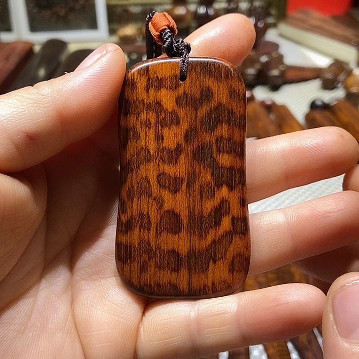晚**M南美蛇纹木吊坠一个