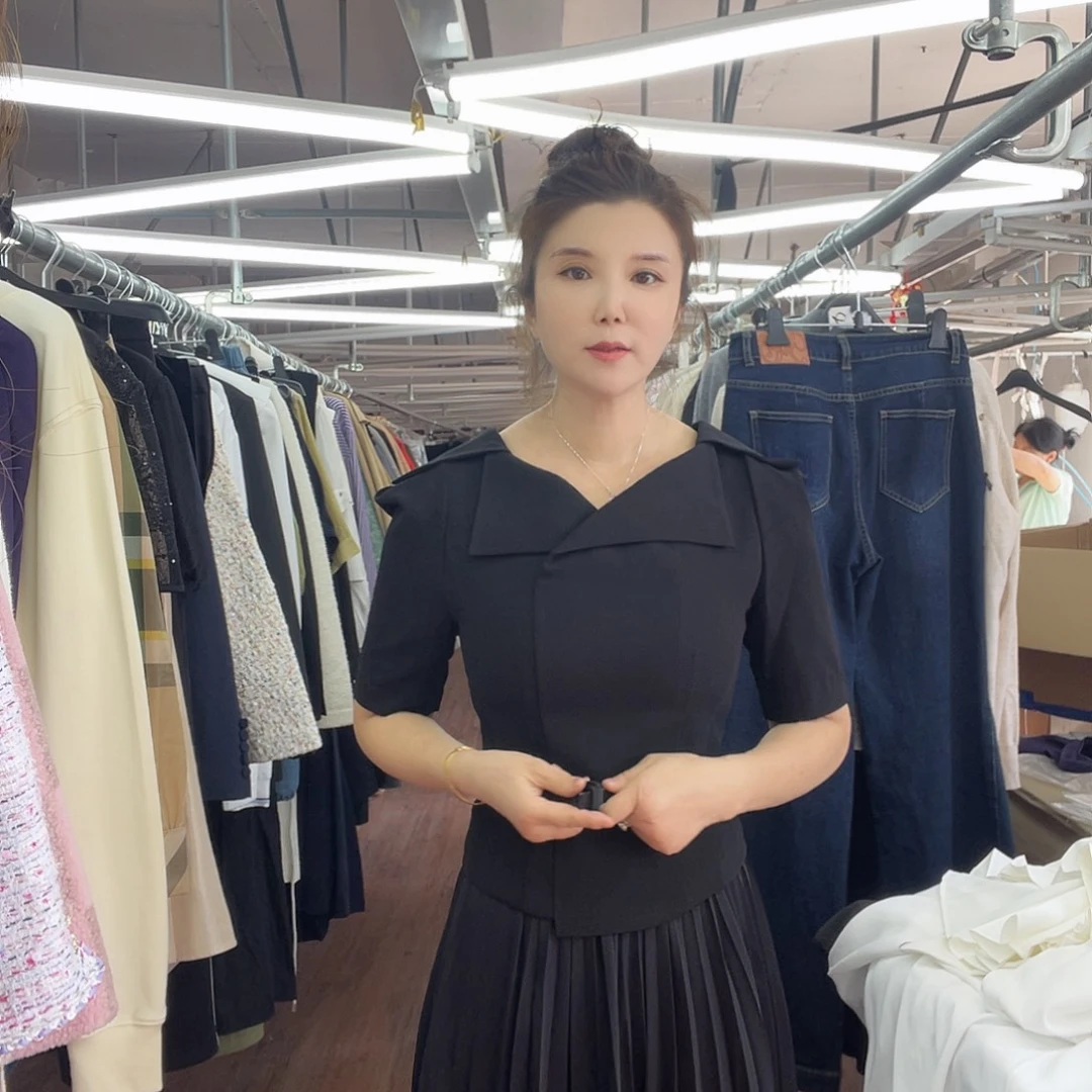 美家黑色漏肩上衣44