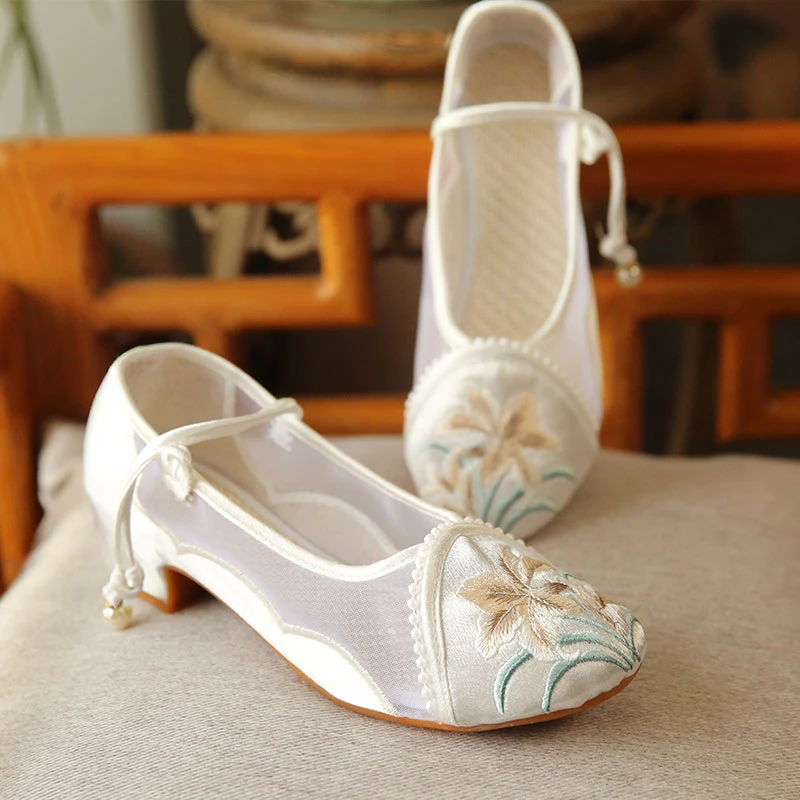网纱镂空透气汉服鞋串珠低跟旗袍鞋女夏季老北京布鞋民族风绣花鞋