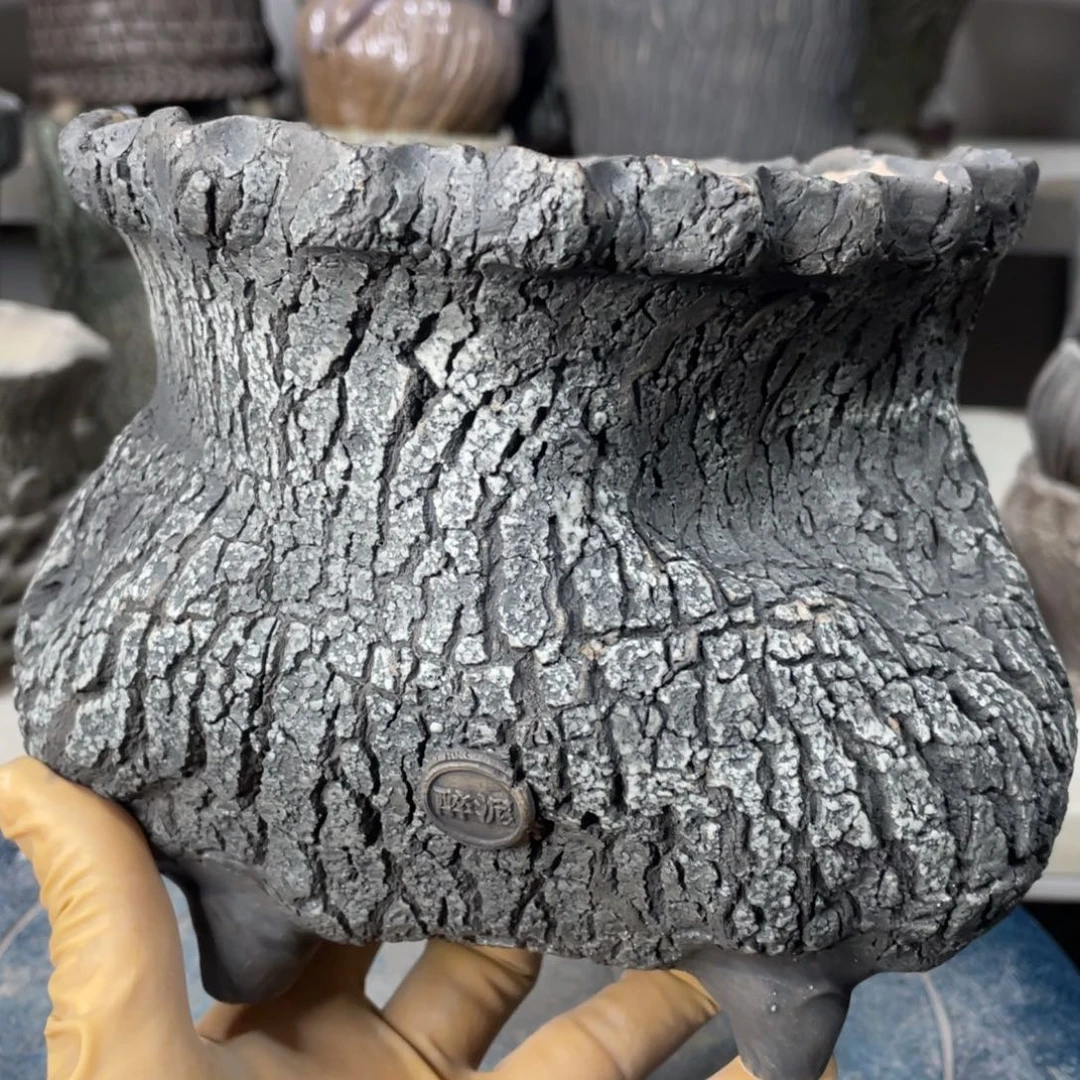 红陶微瑕的脸上有一丝的