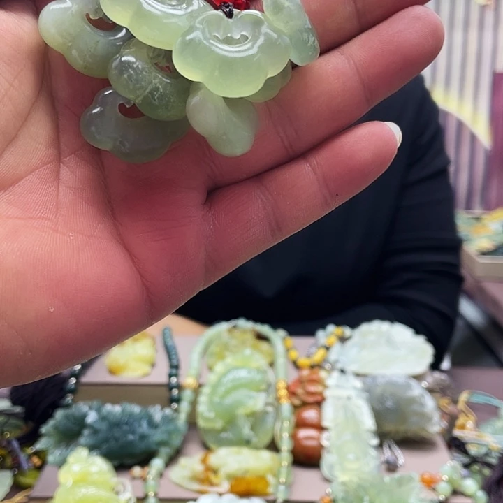 蛇纹石玉未镶嵌挂件