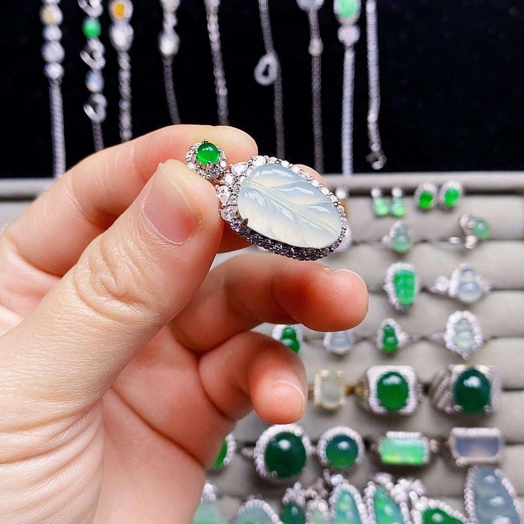 翡翠银S925镶嵌颈饰叶子