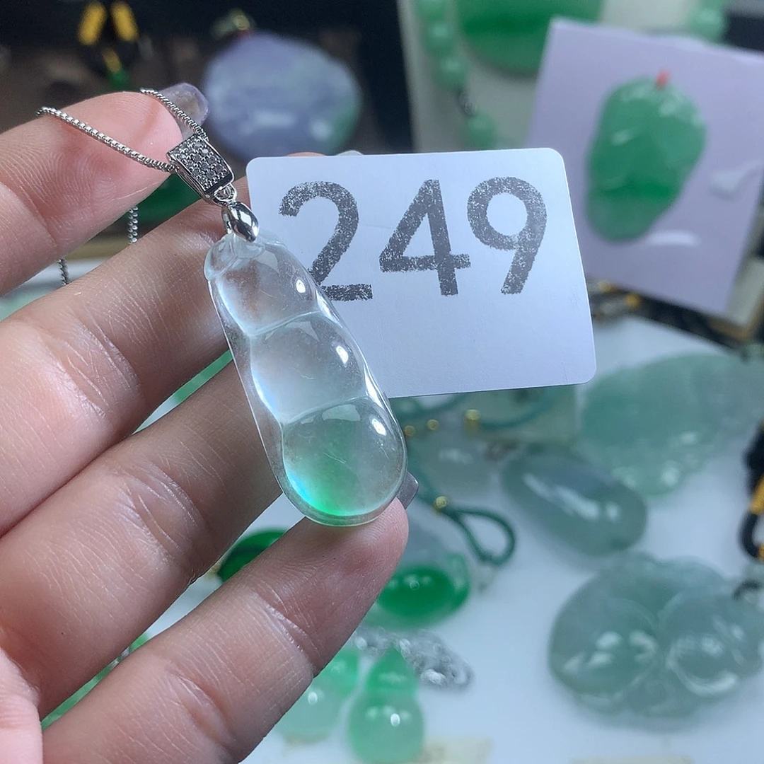 翡翠未镶嵌吊坠(赠链)