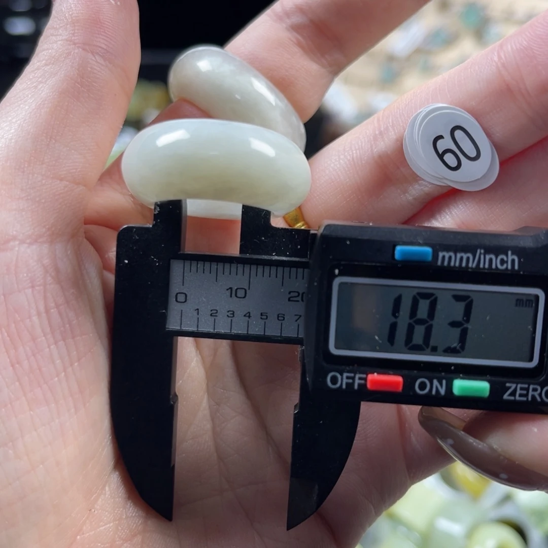 蛇纹石玉未镶嵌戒指