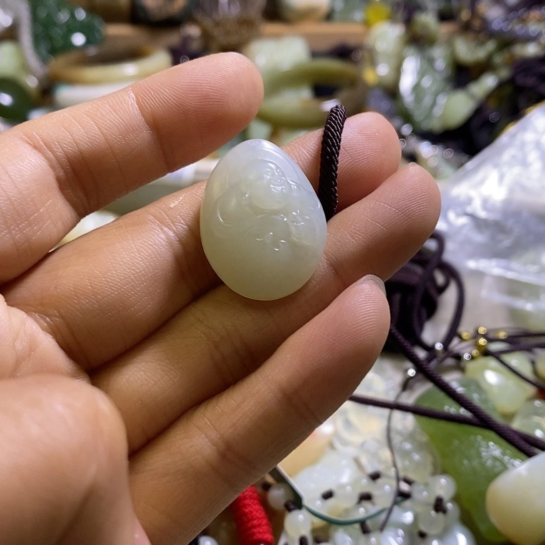 颈饰未镶嵌和田玉佛