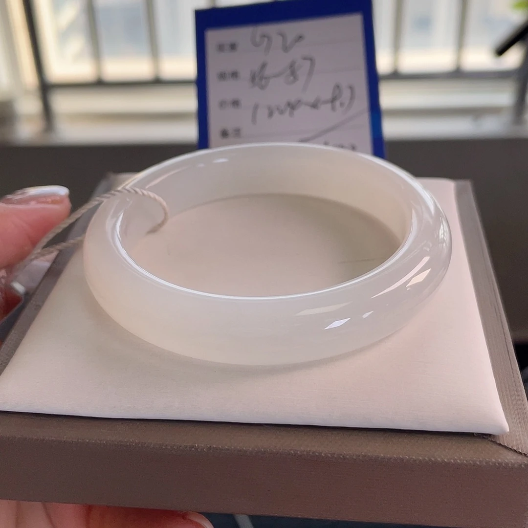 和田玉未镶嵌手镯冰白