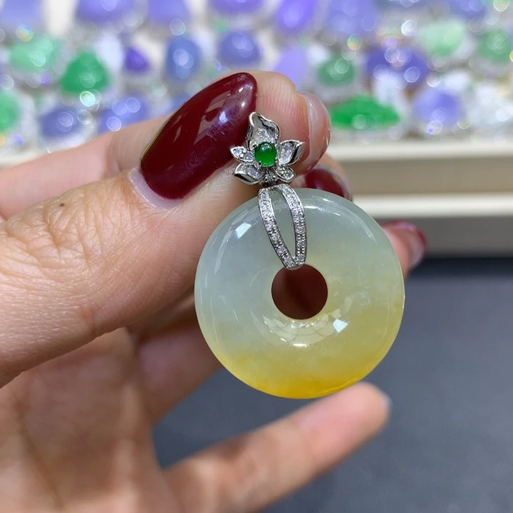 翡翠颈饰18K金镶嵌翡翠吊坠