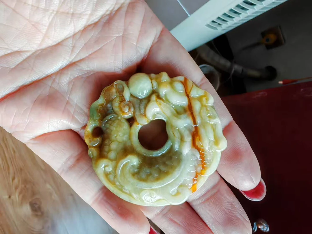 岫玉天然花玉龙扣吊坠