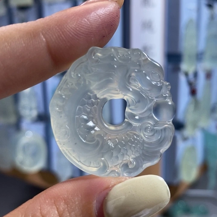 岫玉未镶嵌颈饰吊坠