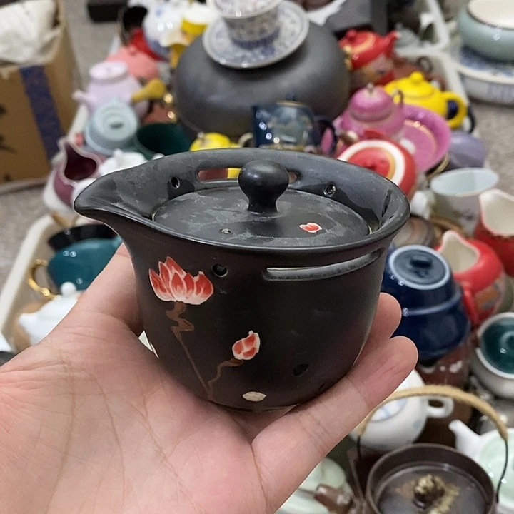 亚****陶瓷艺术品及陶瓷壶