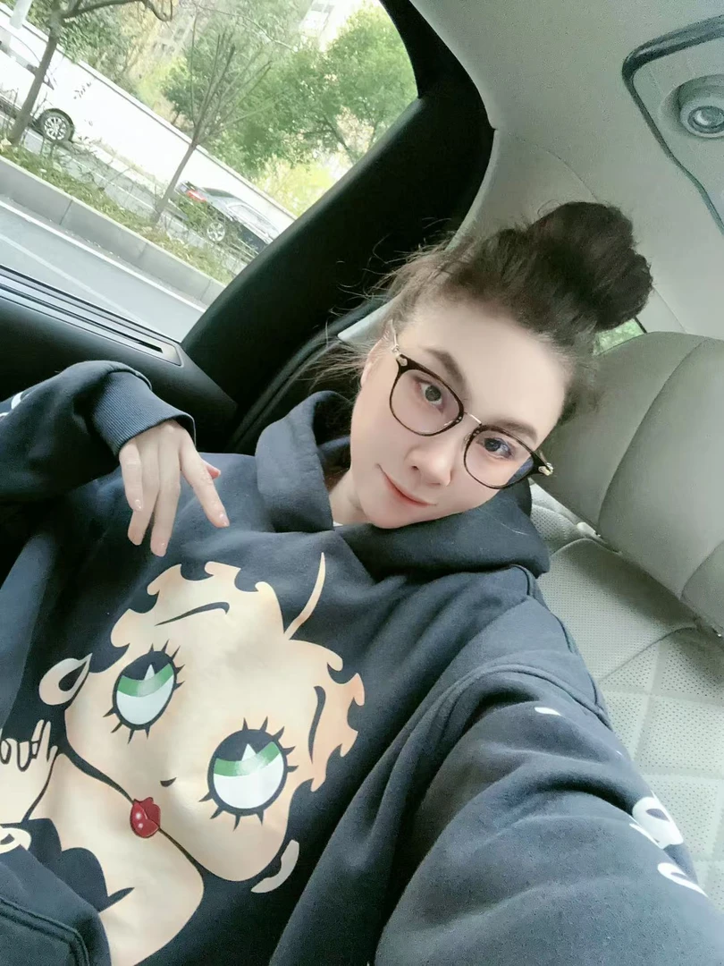 《丫丫推荐款》12170设计款灰色贝蒂连帽加绒卫衣