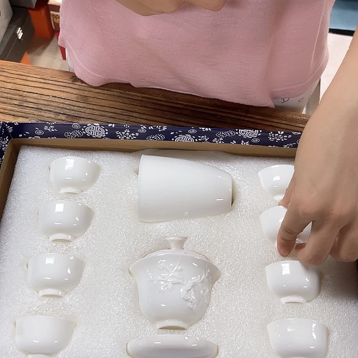 孤品茶具套装等。