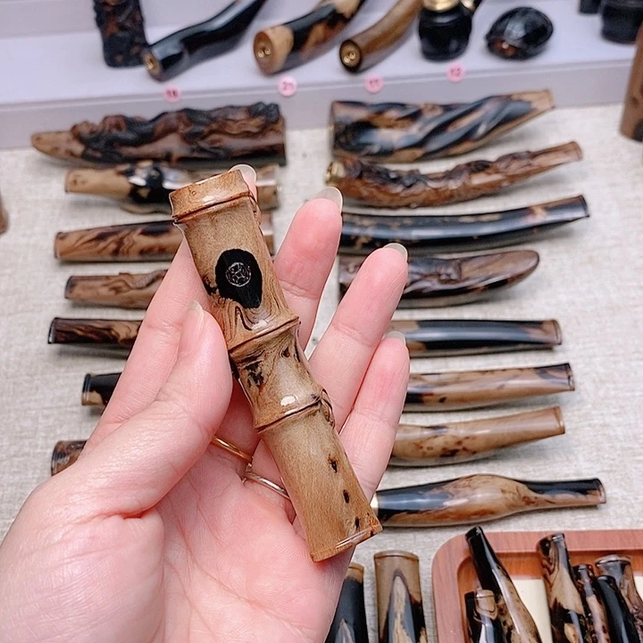 铃****香榧木柳木烟嘴雕刻