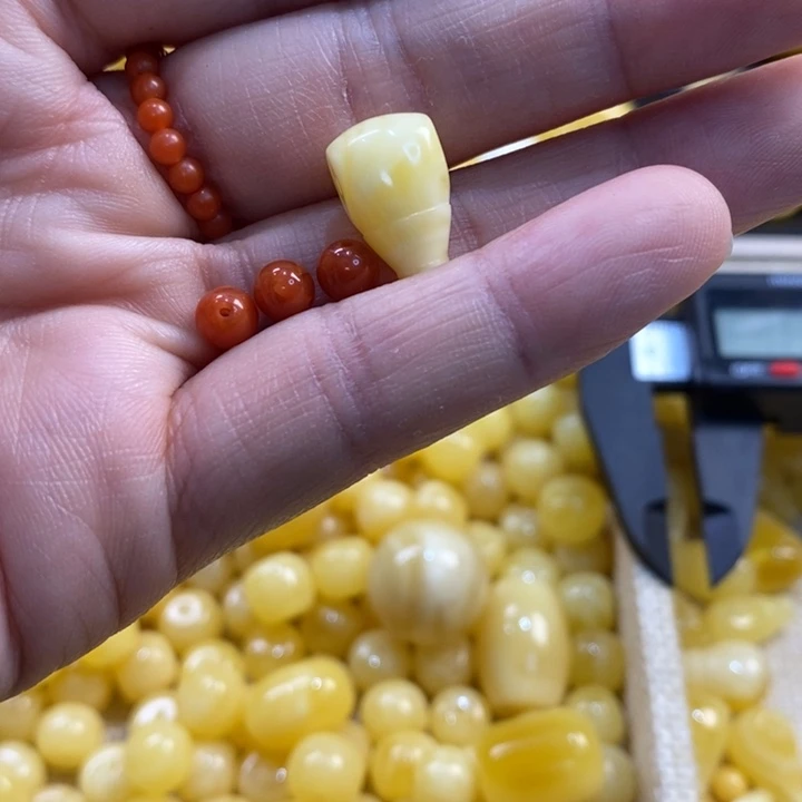 未镶嵌琥珀裸石小*葩