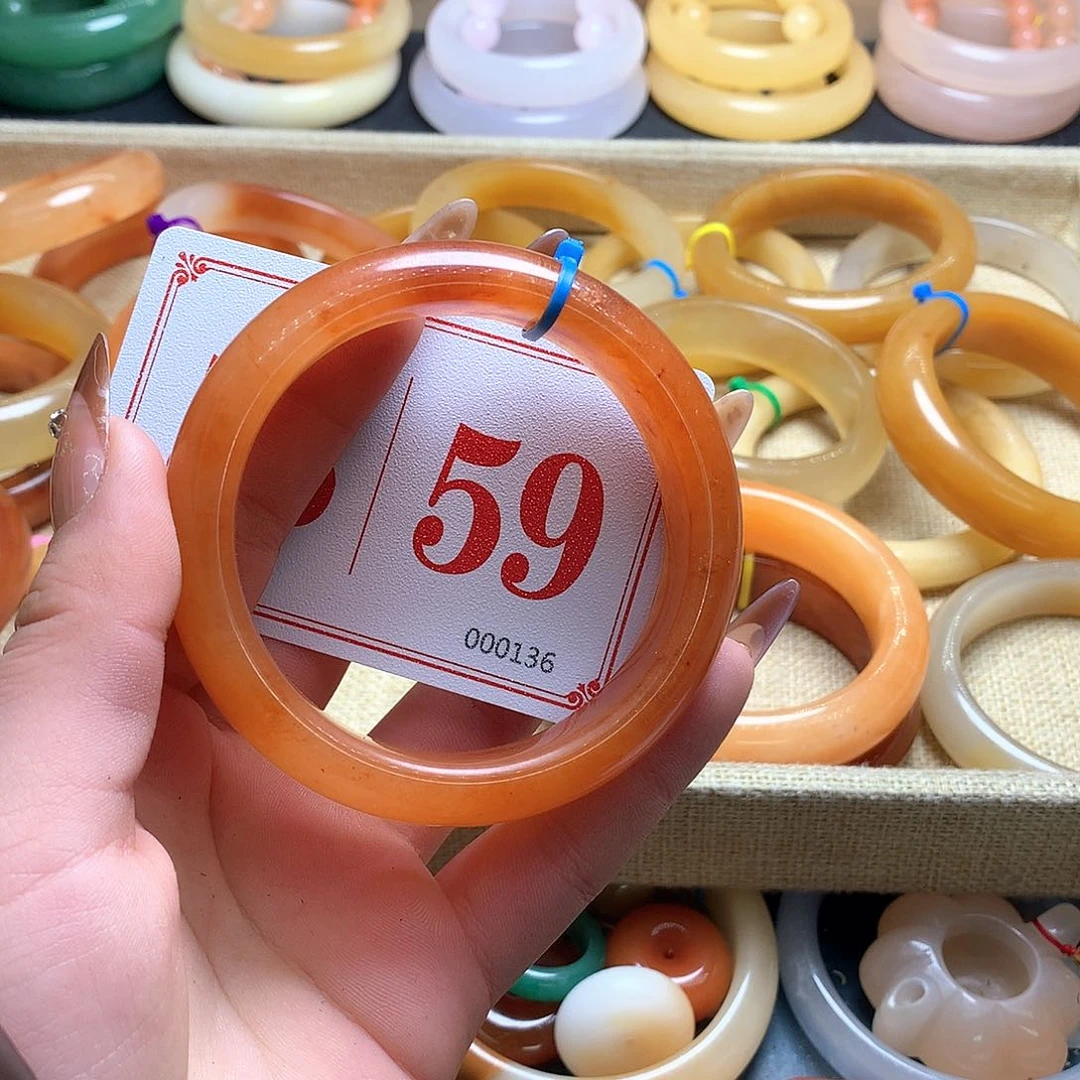 未镶嵌石英质玉（黄龙玉）手镯