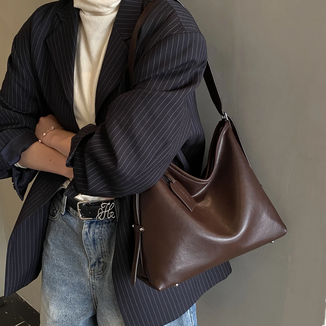 韩系大容量轻职风通勤百搭时尚油蜡皮单肩斜挎包F17