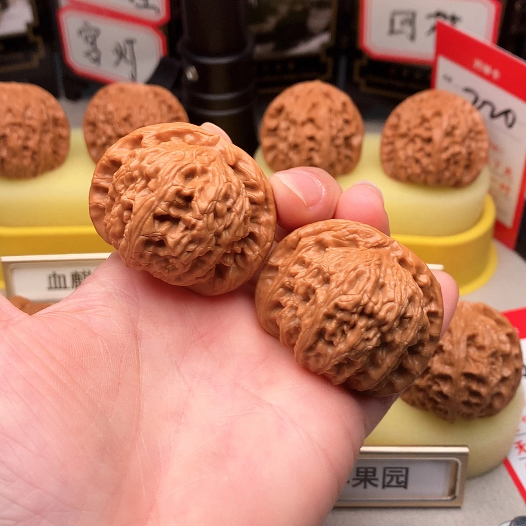 文玩核桃吊坠43尺闷白狮子402号