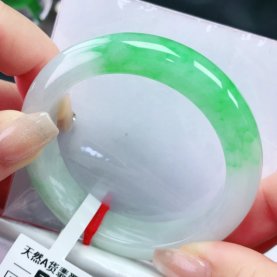 翡翠手镯未镶嵌53圈
