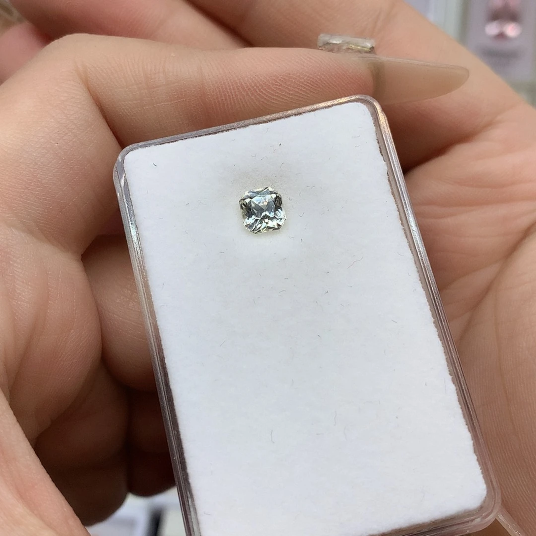 彩色蓝宝石裸石未镶嵌天然白蓝宝裸石福利1.38ct