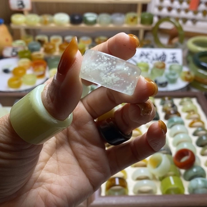 翛****岫玉未镶嵌戒圈岫玉精品指环