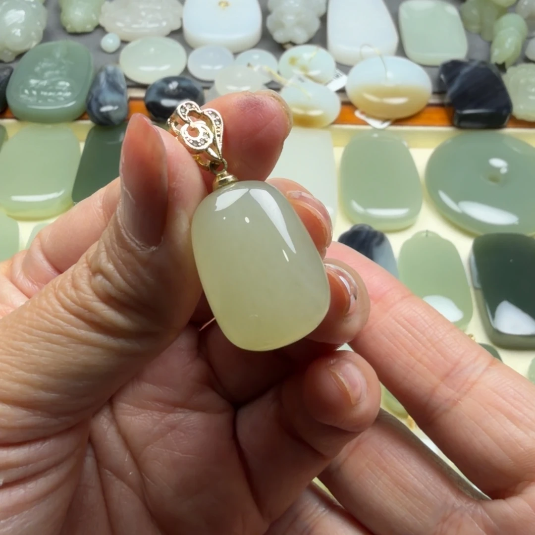 和田玉未镶嵌颈饰