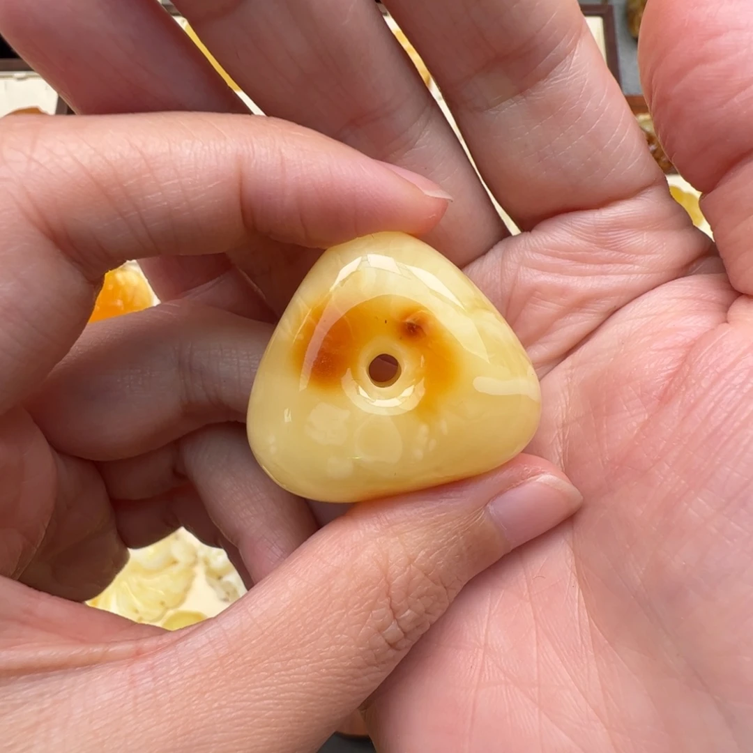 琥珀未镶嵌裸石蜜蜡