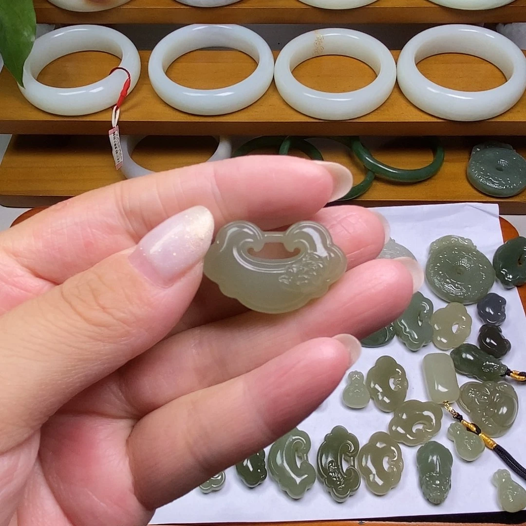 和田玉未镶嵌吊坠(不含链)