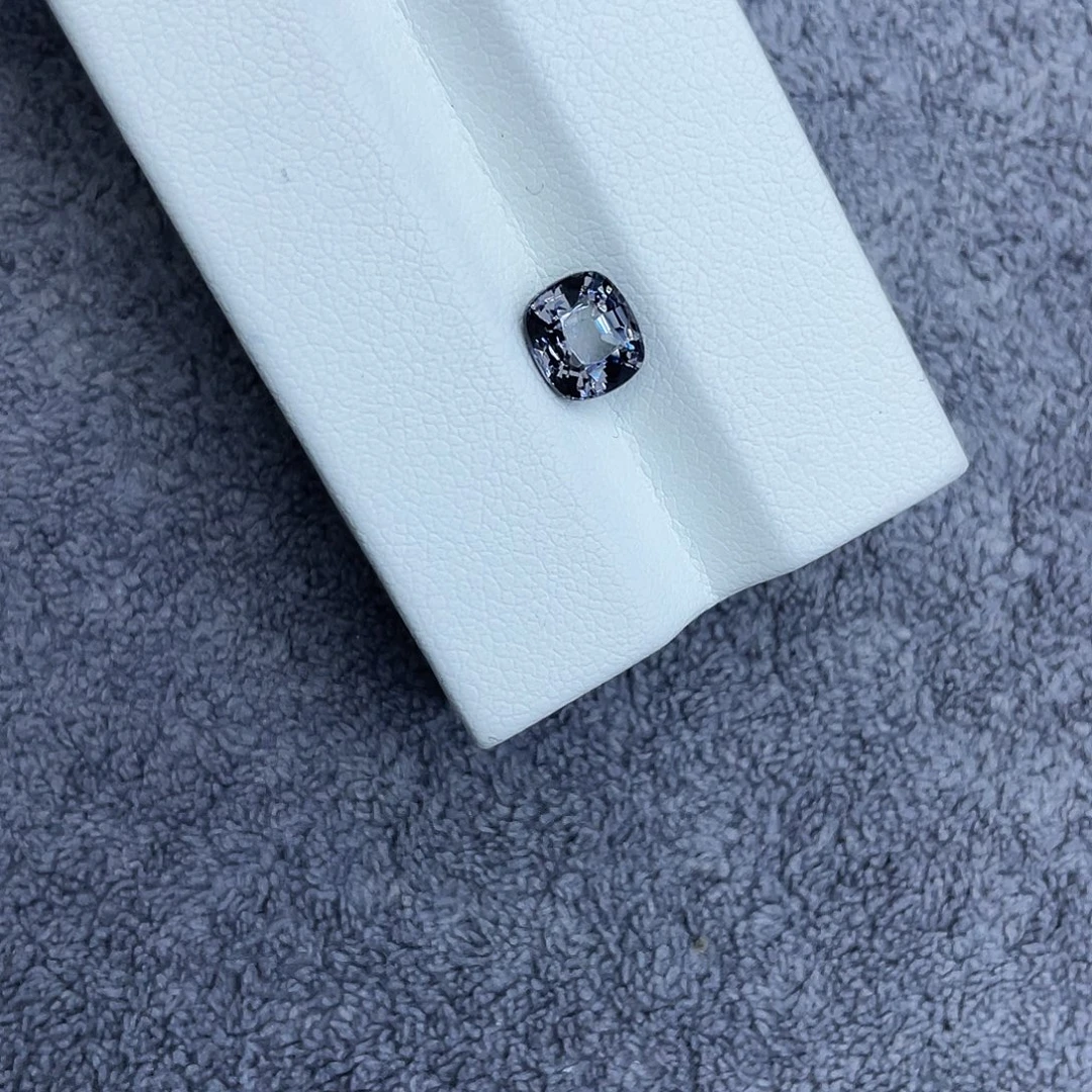 尖晶石裸石1.3Ct。