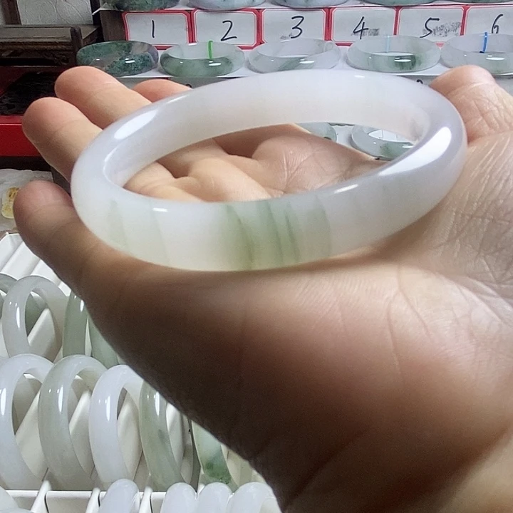 石英质玉（天山翠）未镶嵌手镯