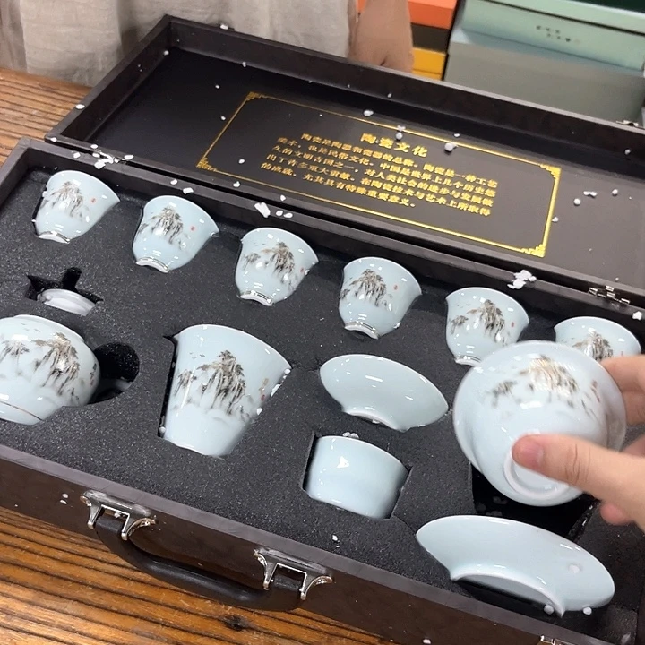 孤品茶具套装等。