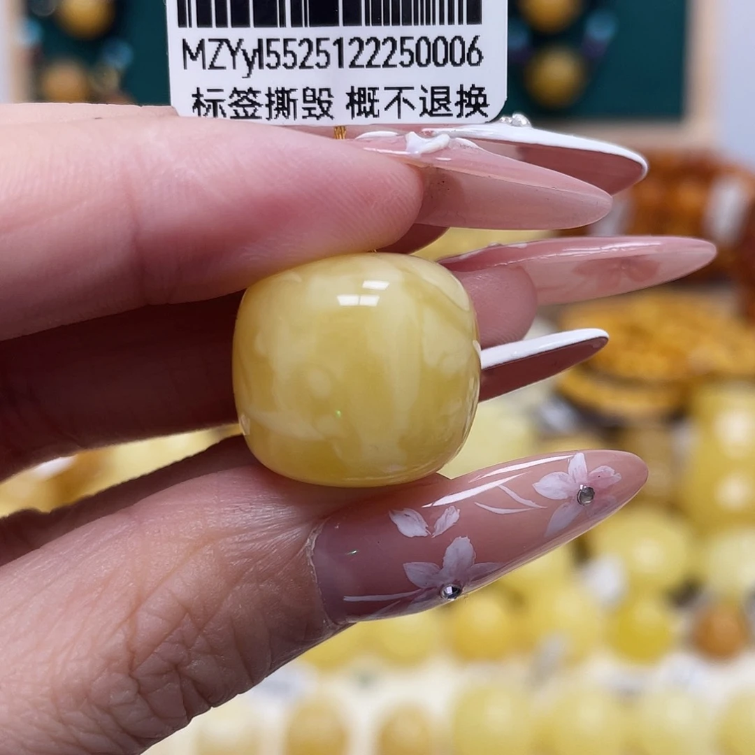 蜜蜡未镶嵌珠宝奇石18*16.8mm瑕