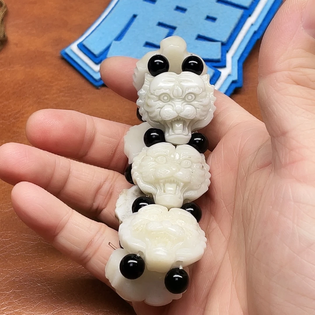 和田玉未镶嵌车挂