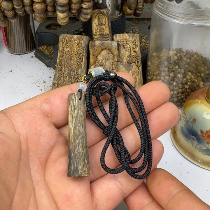 羽***行线香绿奇楠沉香天然虫漏