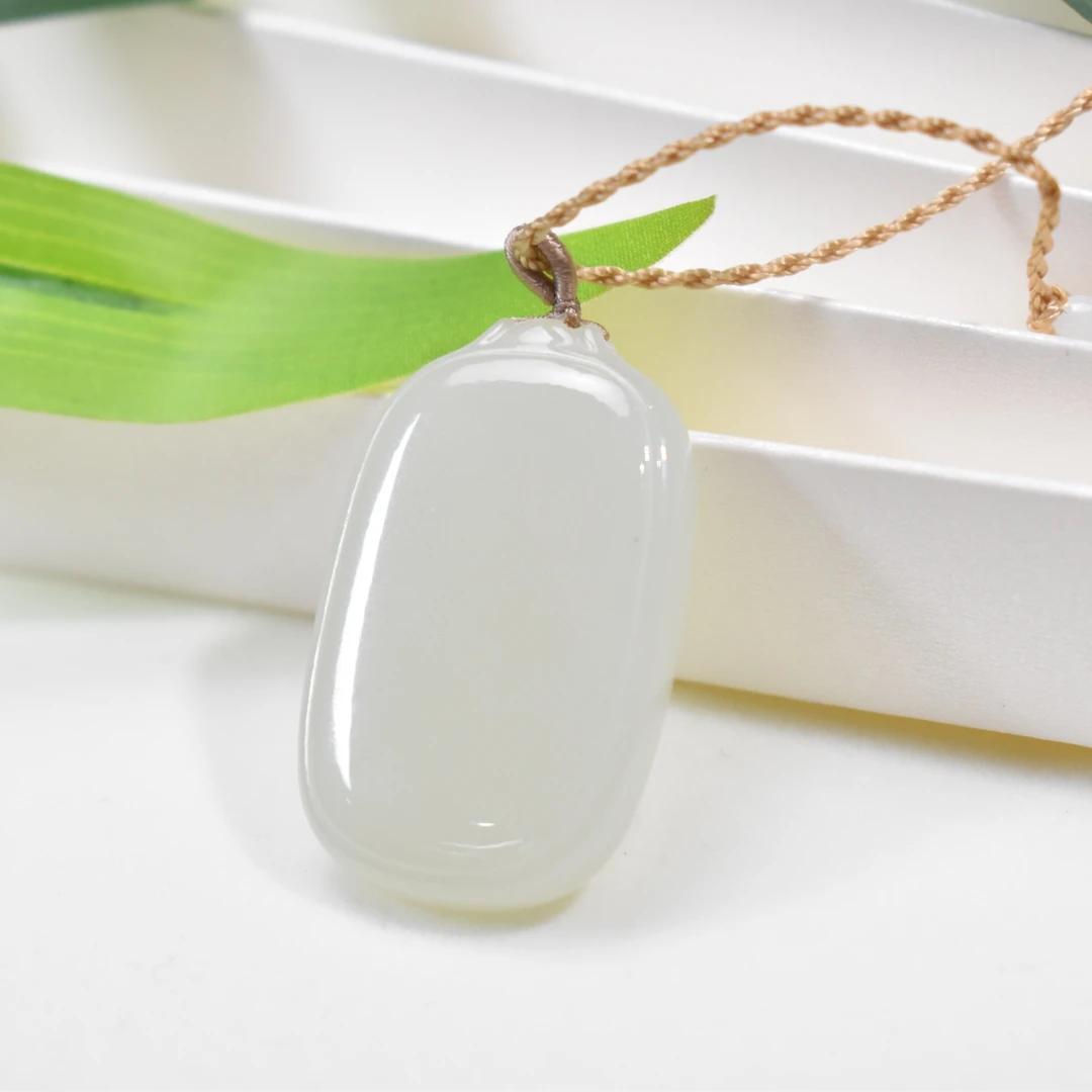 【睿泽鉴宝】和田玉晴水无事牌吊坠(多样性发一） 37*23*6 JAN0068