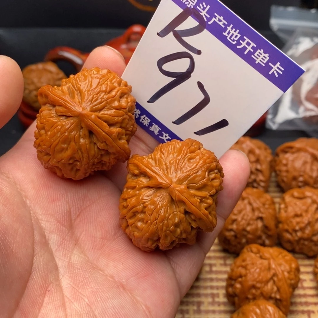 吊坠文玩核桃白狮子37尺